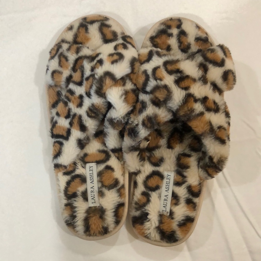 Leopard print new without tags slides!